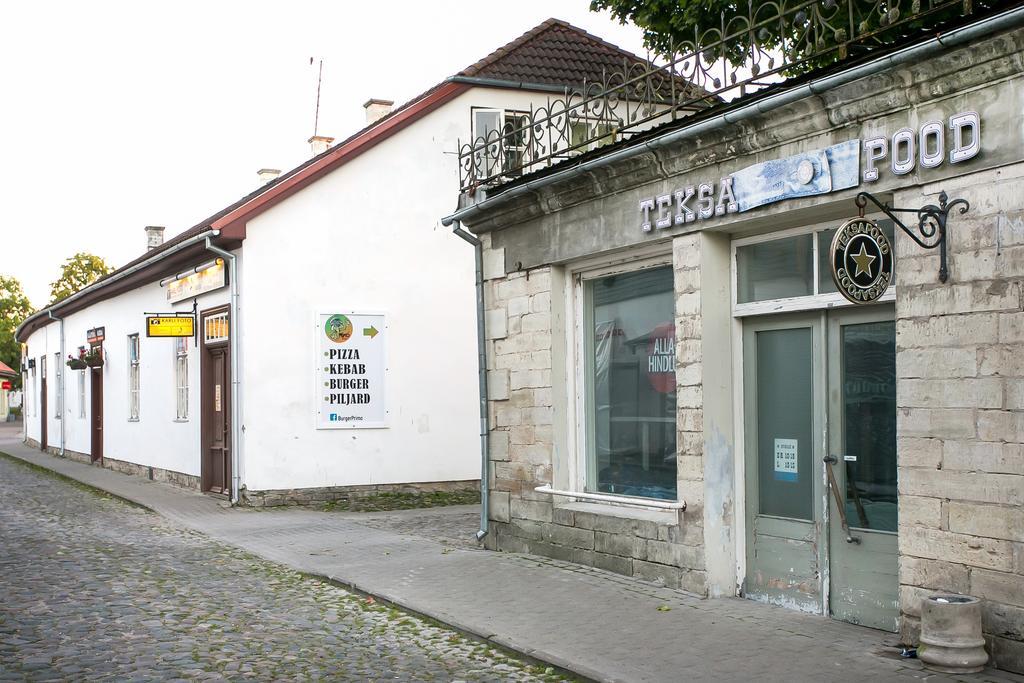 Guesthouse Laurits Kuressaare Exteriör bild