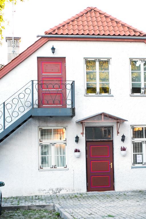 Guesthouse Laurits Kuressaare Exteriör bild